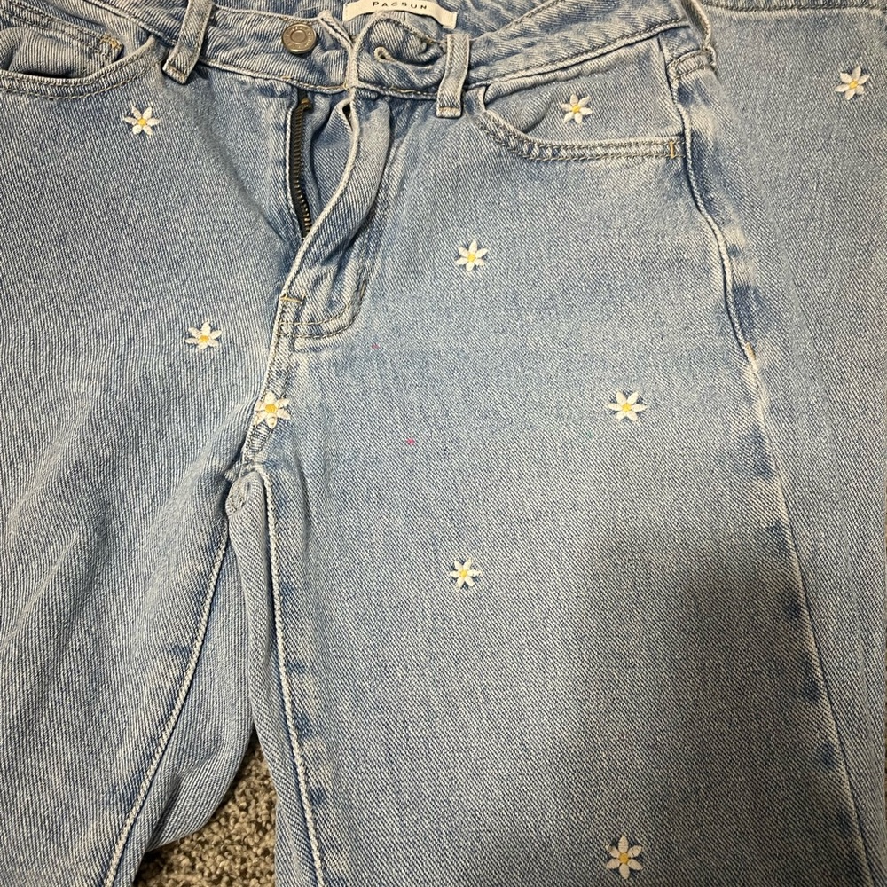 PacSun‎ Light Blue Jeans with white flowers - Picture 3 of 5